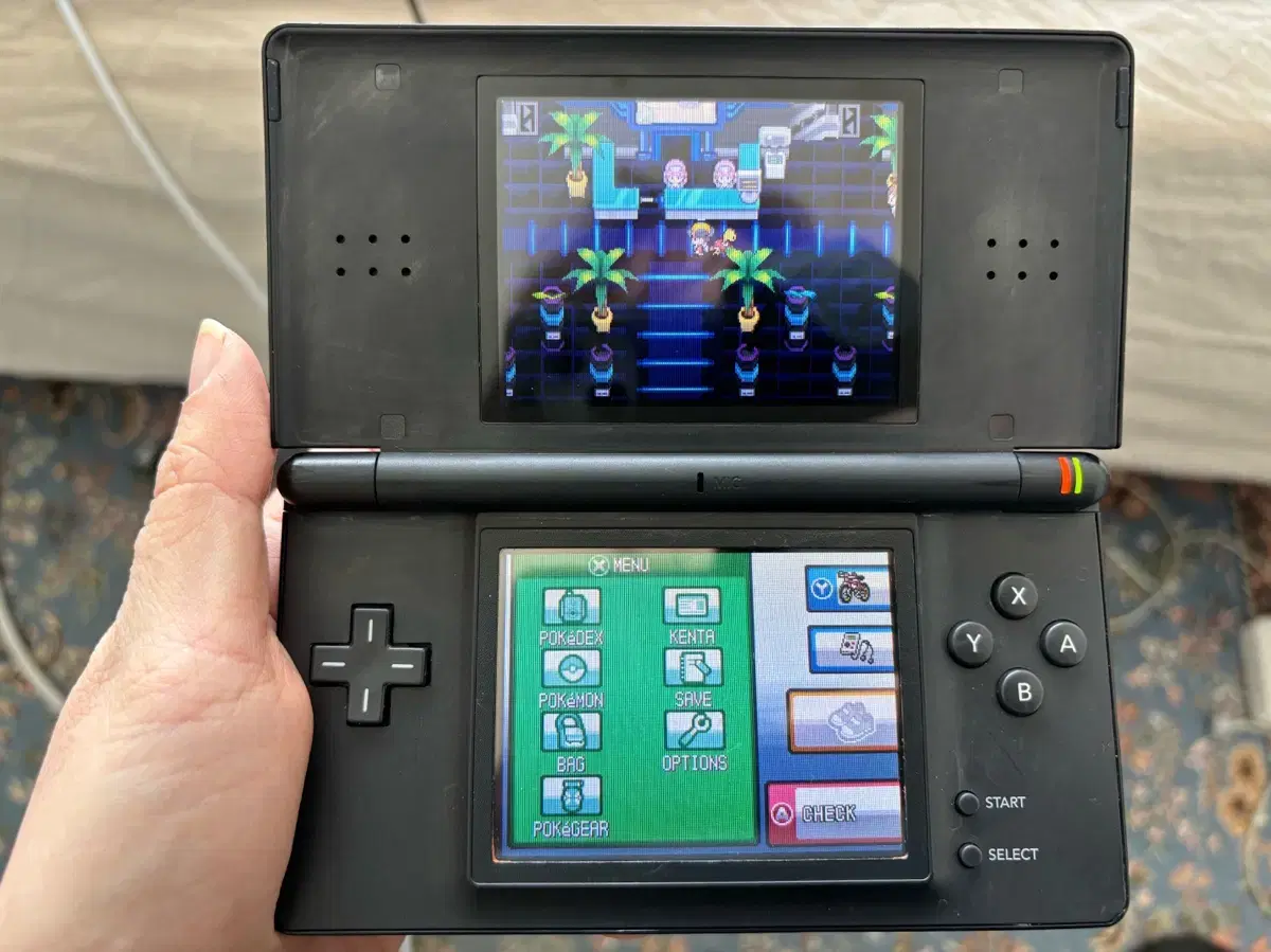 닌텐도 DS lite 블랙 검정색 게임 콘솔 + 충전기 포함